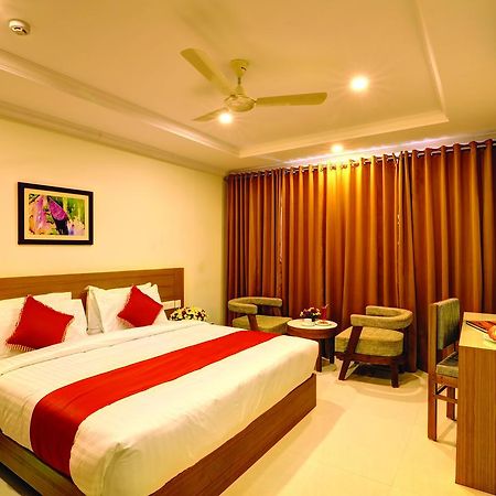 Hotel Floral Park Kottayam Esterno foto