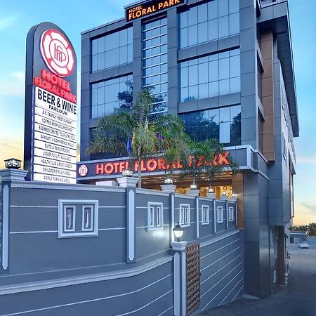 Hotel Floral Park Kottayam Esterno foto