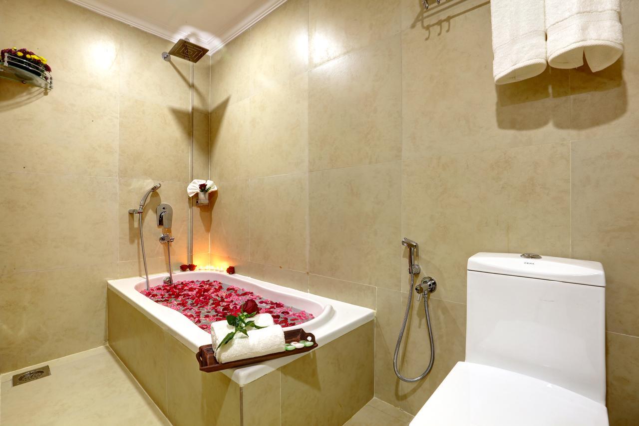 Hotel Floral Park Kottayam Esterno foto