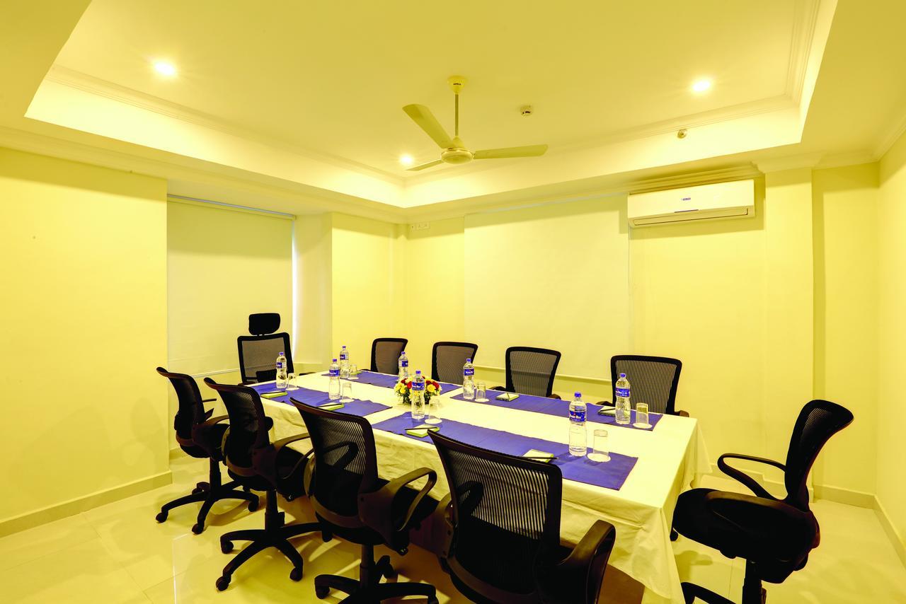 Hotel Floral Park Kottayam Esterno foto