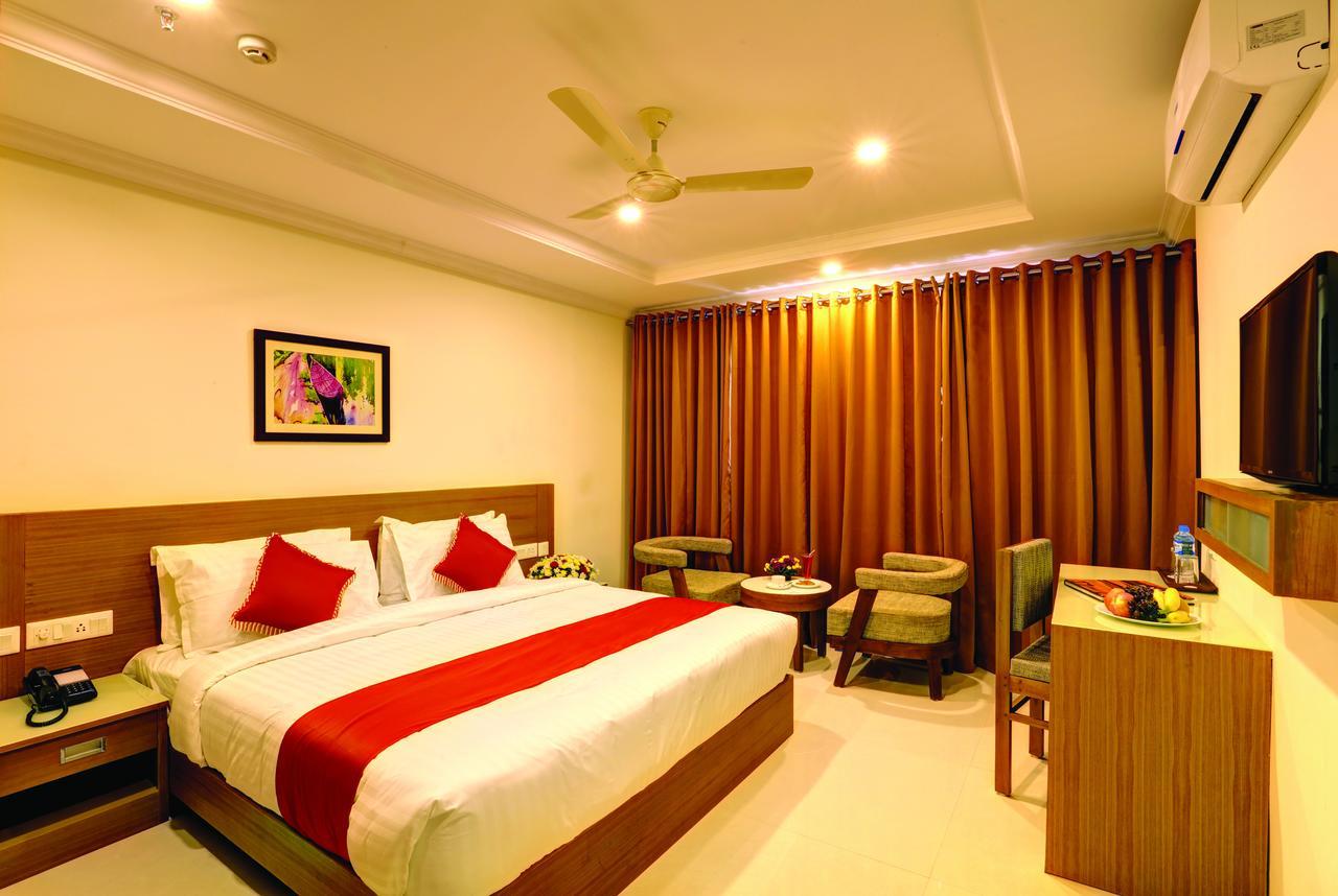 Hotel Floral Park Kottayam Esterno foto