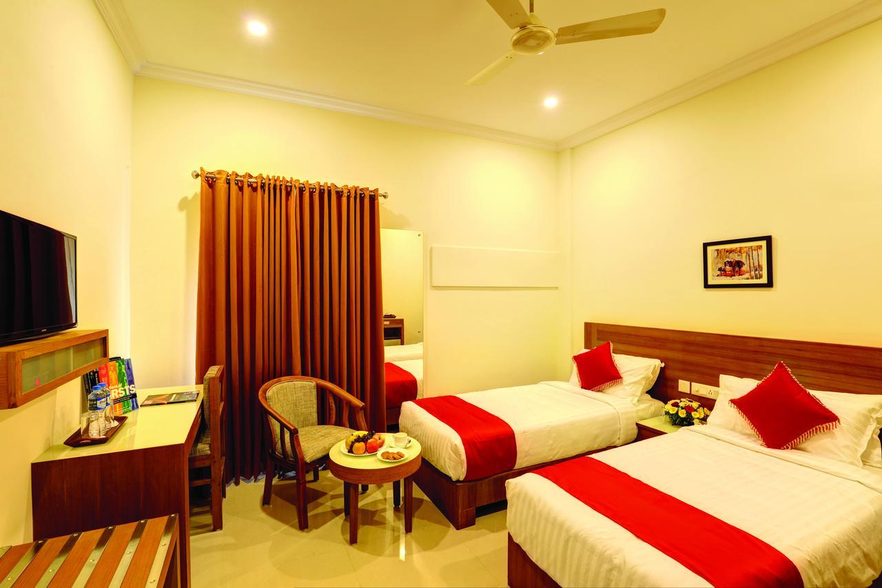 Hotel Floral Park Kottayam Esterno foto