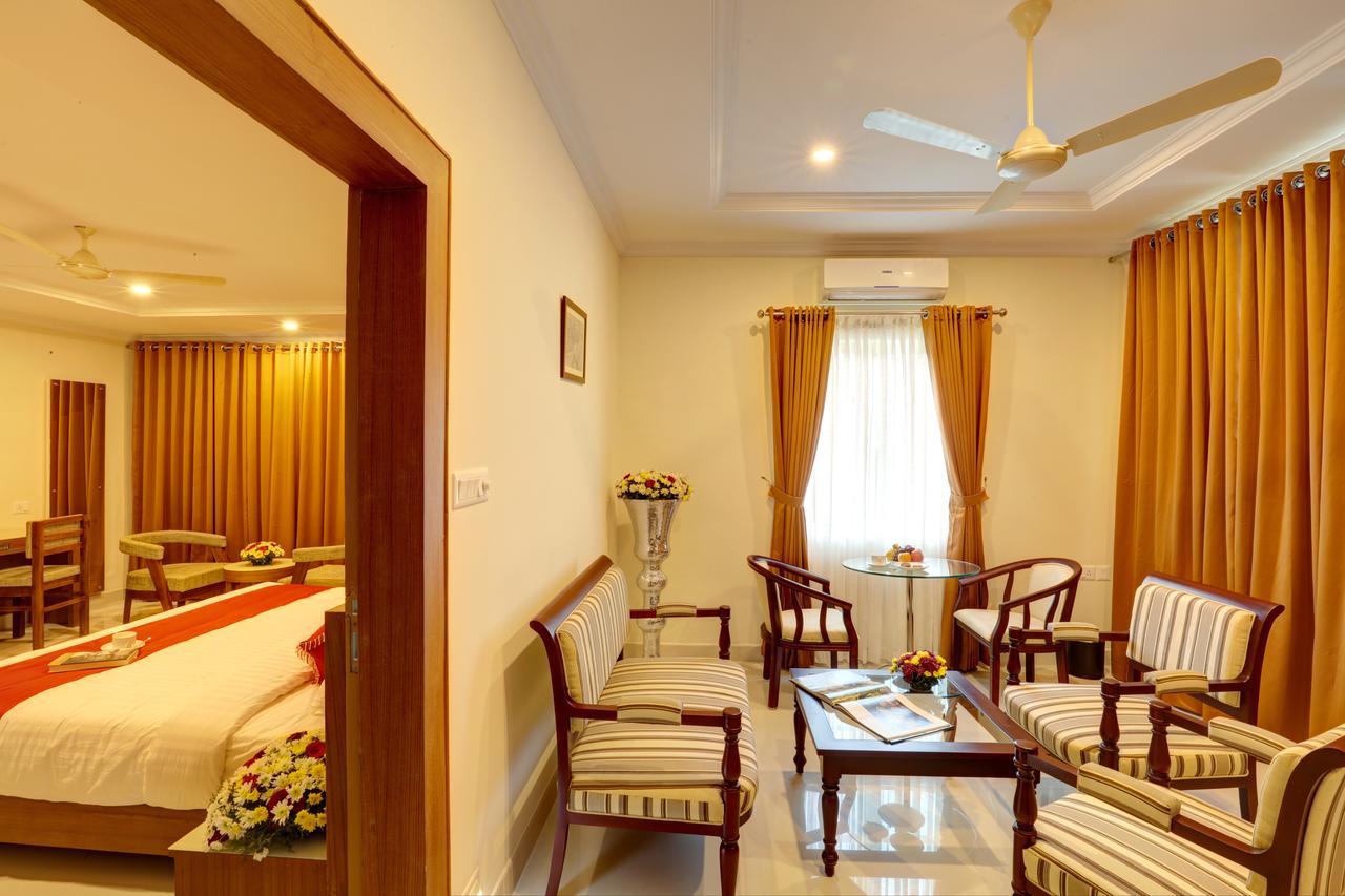 Hotel Floral Park Kottayam Esterno foto