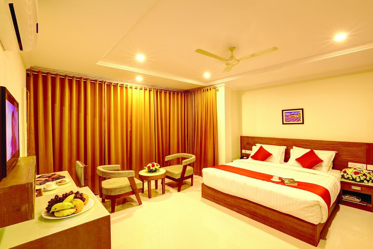 Hotel Floral Park Kottayam Esterno foto